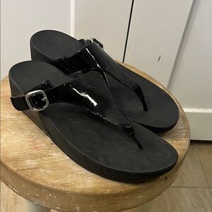 FitFlop The Skinny Patent Leather Thong Black Wedge Women's Sandals